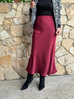 falda saten edicion color burdeos