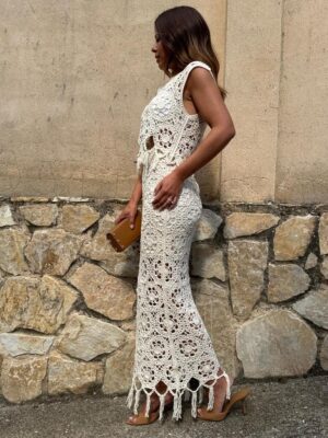 vista lateral del conjunto valsay crochet con flecos